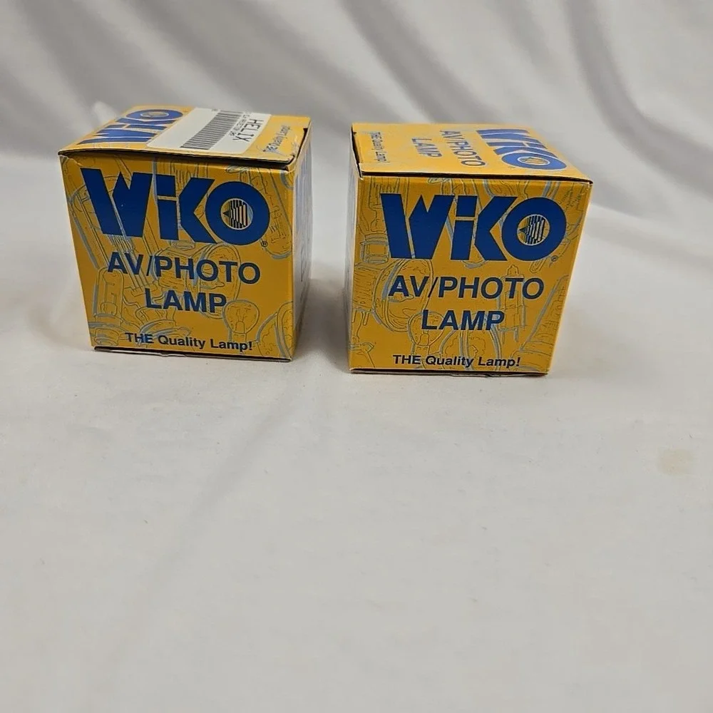 Lot of 2 - Wiko ELH‎ 120V 300W Projector Bulbs (5860)